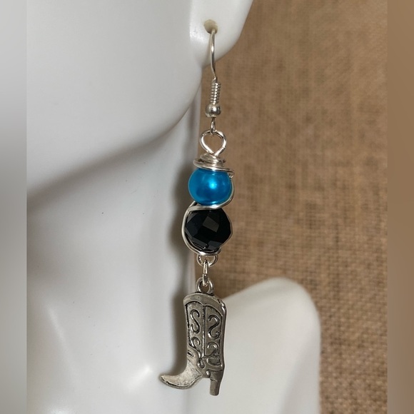 Western themed wire wrapped beaded earrings with charm - Picture 1 of 3